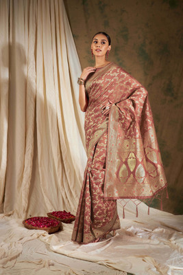 ShopGlobal Woven Banarasi Silk Blend Saree(Red, Gold)