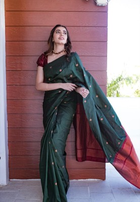 Bansari Textiles Embellished, Applique, Self Design, Woven Banarasi Cotton Silk, Jacquard Saree(Dark Green)