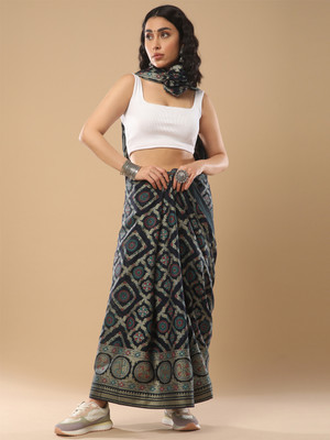 Divastri Woven Kanjivaram Silk Blend Saree(Dark Blue)