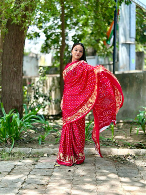 ZENFAB THREADS Animal Print Bandhani Crepe, Silk Blend Saree(Multicolor)