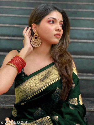 SAAGPAN Self Design Banarasi Cotton Silk Saree(Green, Dark Green)
