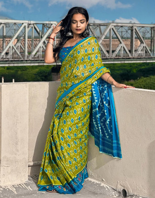 Divastri Printed Ikkat Pure Cotton Saree(Green, Blue)