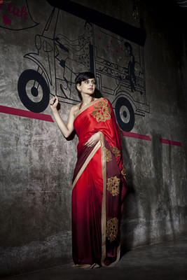 KRISHNACOLLECTION9 Ombre, Embroidered, Floral Print, Dyed Bollywood Silk Blend Saree(Maroon, Red)