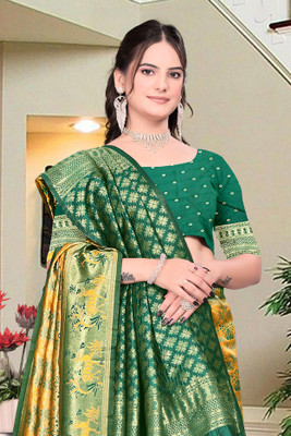 HouseOfCommon Woven, Self Design Kanjivaram Pure Silk, Silk Blend Saree(Gold, Multicolor)