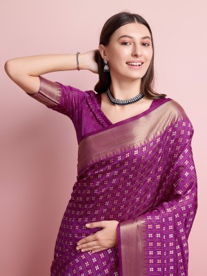 DOI MOI Dyed Banarasi Pure Silk Saree(Magenta)