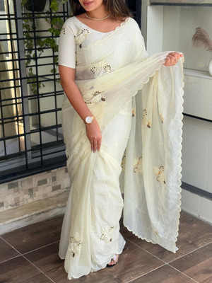 Divastri Embroidered Kanjivaram Silk Blend Saree(White)