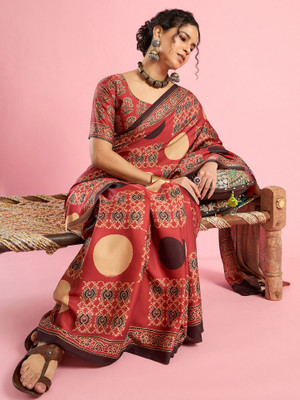 Divastri Printed Hand Batik Silk Blend Saree(Multicolor)