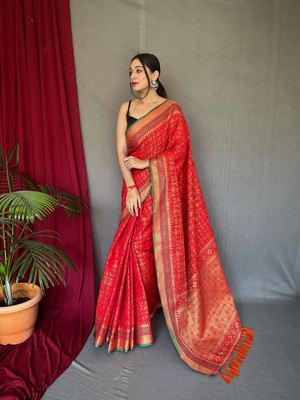 SGF11 Self Design Handloom Pure Silk Saree(Red)