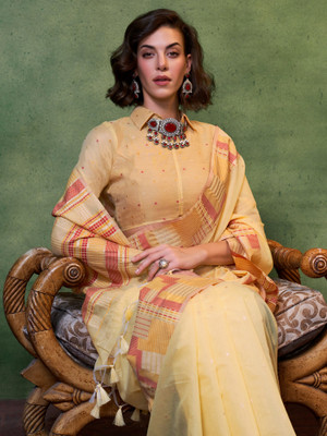 Divastri Woven Banarasi Silk Blend Saree(Yellow)