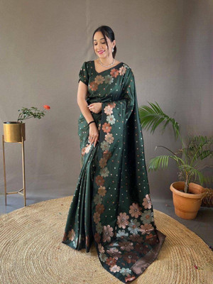Invitect Embroidered Banarasi Silk Blend Saree(Green)