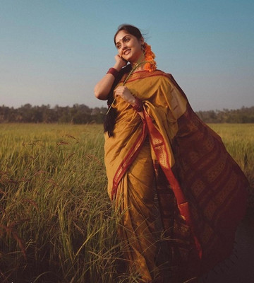 TriveniCreation Woven Banarasi Pure Silk Saree(Yellow)