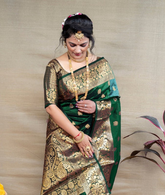 GajGajra Woven Kanjivaram Silk Blend Saree(Green)