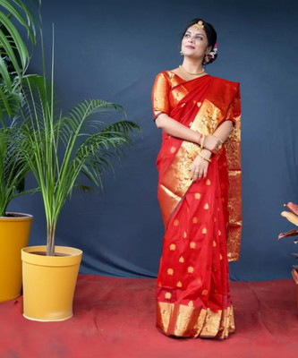 Pervas Woven Kanjivaram Pure Silk Saree(Red)