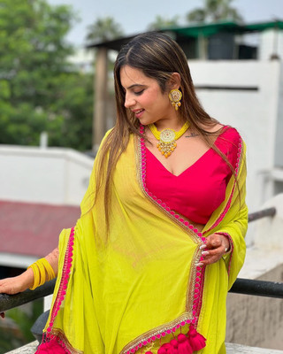 HMP Fashion Solid/Plain Bollywood Georgette Saree(Green)