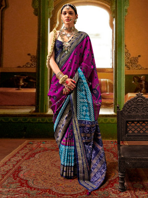 Tasrika Woven Ikkat Silk Blend Saree(Pink)