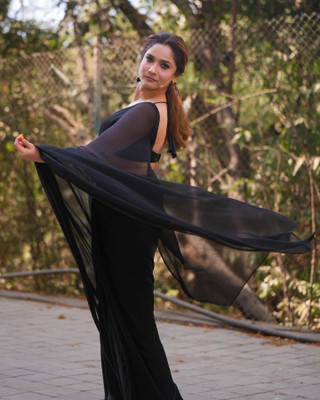 Sitanjali Solid/Plain Bollywood Georgette Saree(Black, White)