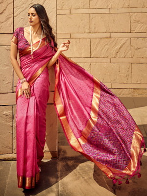 Divastri Woven Patola Silk Blend Saree(Pink)
