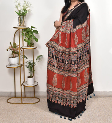 NavinyaVastra Digital Print, Printed Bollywood Silk Blend Saree(Black)