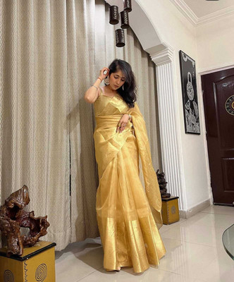 karishma silk Checkered Kanjivaram Handloom Tissue Saree(Gold)