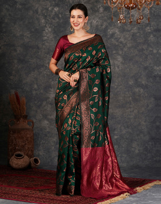 Divastri Woven, Embellished, Self Design Banarasi Silk Blend, Jacquard Saree(Dark Green, Gold)