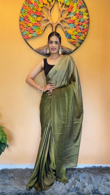 Muskan Collection Solid/Plain Bollywood Raw Silk Saree(Green)