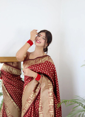 WILLMAKE Polka Print Bollywood Georgette Saree(Red)