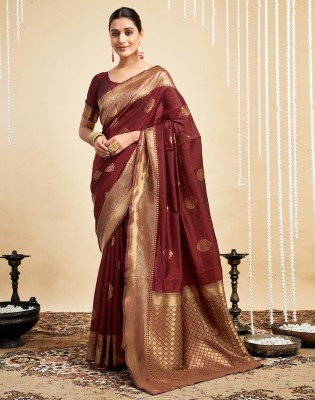 Divastri Woven Kanjivaram Silk Blend, Jacquard Saree(Maroon, Gold)