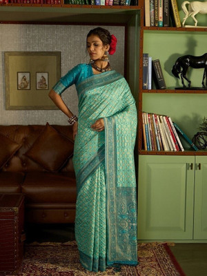 Vichitra Woven, Self Design Banarasi Silk Blend, Jacquard Saree(Blue)