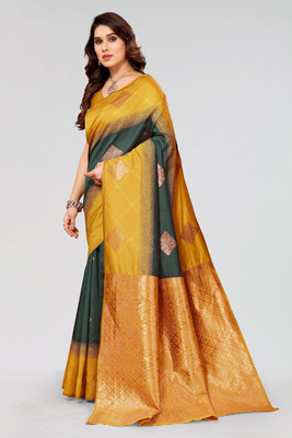 Soor Panchi Woven Banarasi Pure Silk Saree(Dark Green)