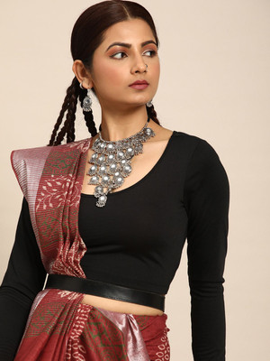 Taavi Self Design Bollywood Silk Blend Saree(Maroon)