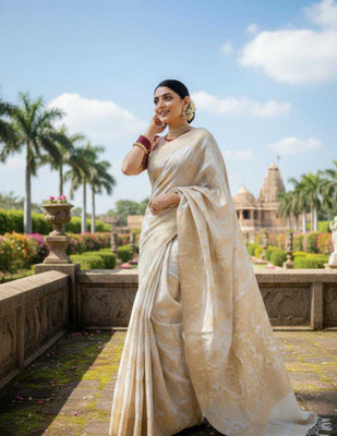 Gagan Textile Woven, Floral Print Kanjivaram Silk Blend Saree(White)