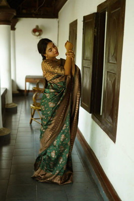 HouseOfCommon Striped Banarasi Pure Silk Saree(Green)