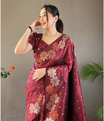 UNIVERSAL DESIGNER STUDIO Self Design Banarasi Jacquard Saree(Maroon)