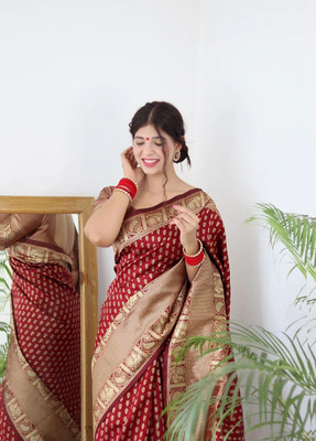SHARIRI Printed, Self Design Daily Wear Organza Saree(Red)
