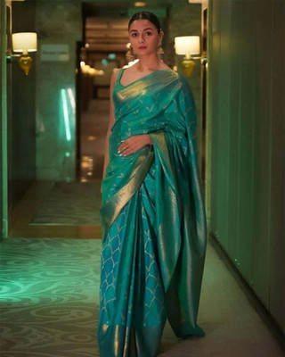 Spetila Woven Kanjivaram Silk Blend, Jacquard Saree(Light Green)