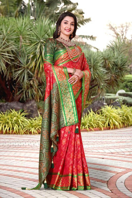 LAVYANSH CREATION Self Design, Printed Patola Silk Blend, Jacquard Saree(Red)
