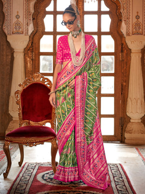 Sareemall Printed Patola Silk Blend Saree(Light Green, Pink)