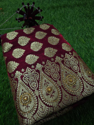 Tilfelle Woven, Embellished, Floral Print Banarasi Satin Saree(Maroon)