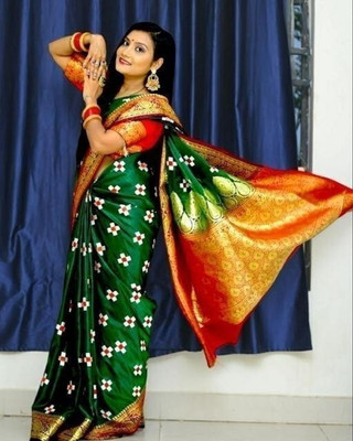 HouseOfCommon Embellished Banarasi Satin Saree(Dark Green)