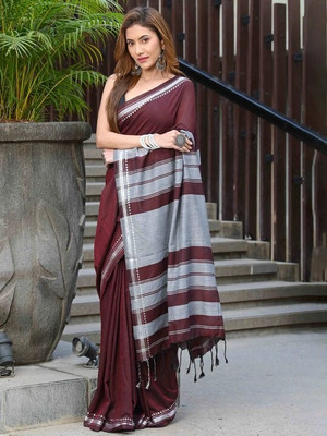 HouseOfCommon Solid/Plain Handloom Cotton Blend Saree(Maroon)