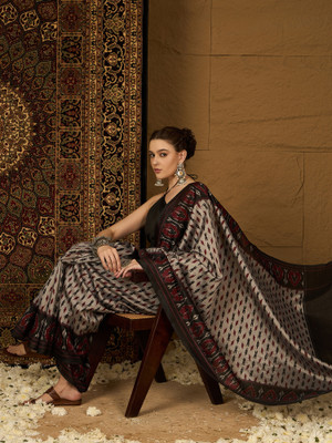 Sareemall Printed Ikkat Silk Blend Saree(Beige)