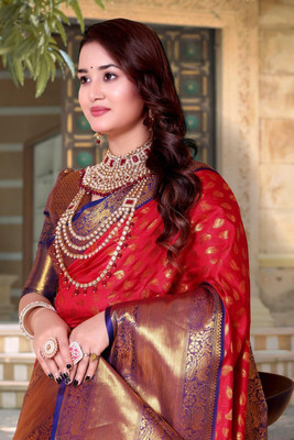 LAVYANSH CREATION Woven, Self Design Banarasi Silk Blend, Jacquard Saree(Red)