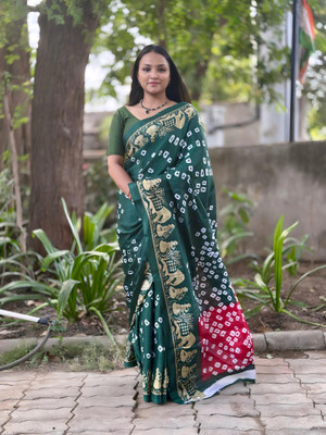 S.R.TEXTILES Animal Print Bandhani Crepe Saree(Dark Green)