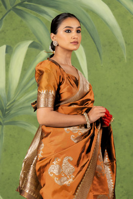 SUBHAM Woven, Embellished Banarasi Silk Blend Saree(Orange, Gold)