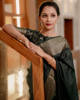 Muhurat Fashion Woven, Floral Print Kanjivaram Art Silk Saree(Green)