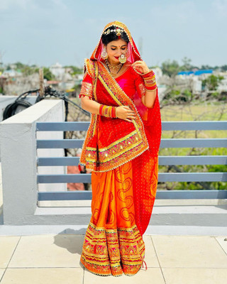 SDGRATITUDE Printed, Self Design, Solid/Plain, Dyed Bandhani Chiffon Saree(Multicolor)