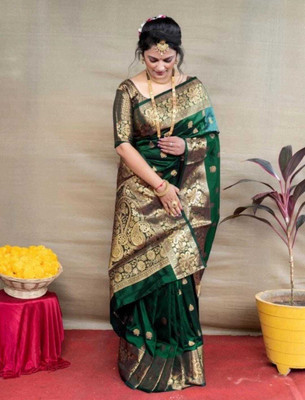 Naxora Woven Kanjivaram Jacquard, Art Silk Saree(Light Green)