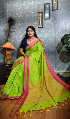 LDma Self Design, Embellished, Solid/Plain Handloom Cotton Blend Saree(Green)