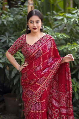 SSHAGUN LIFESTYLE Printed Patola Silk Blend Saree(Red)
