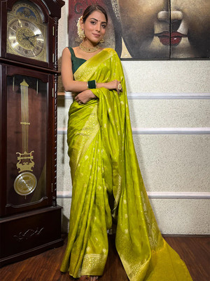 Divastri Woven Banarasi Silk Blend Saree(Light Green)